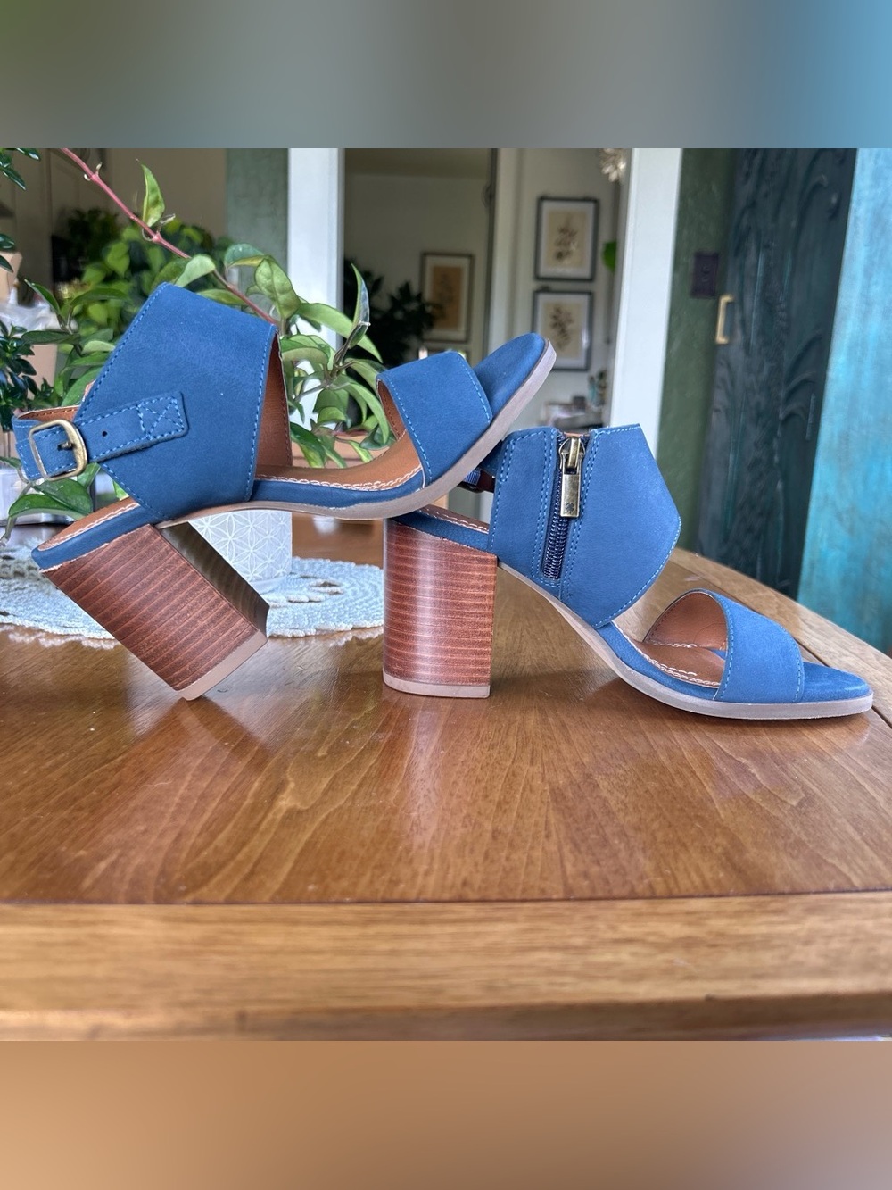 NWOT Lucky Brand Dinzin Double Banded Heeled Sandals